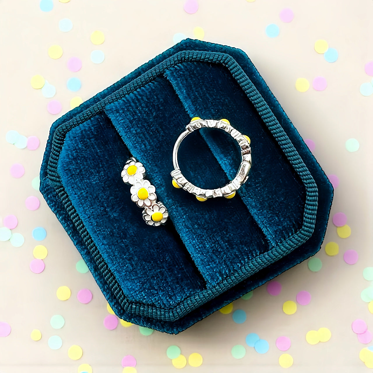 Silver Daisy Huggies